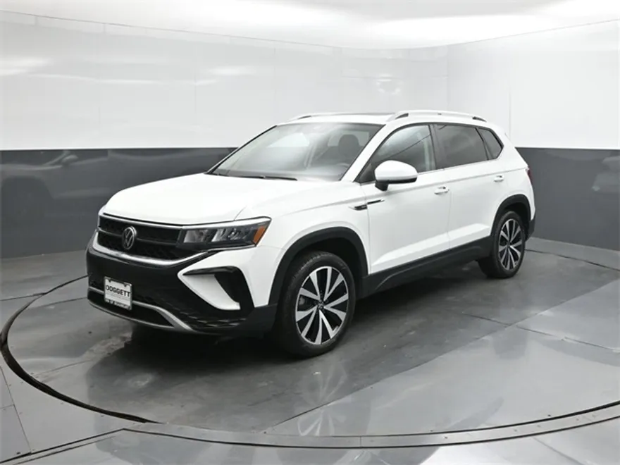 2023 Volkswagen Taos SE photo 1