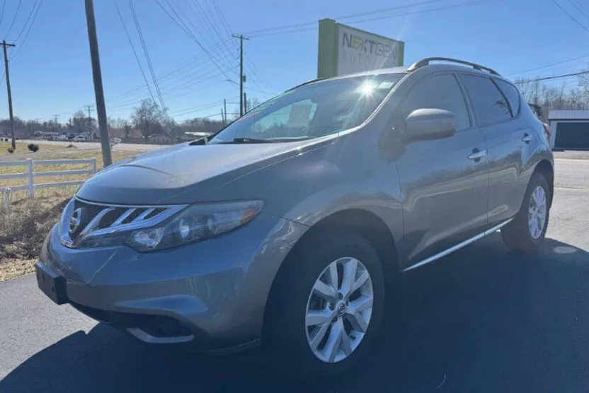 2014 Nissan Murano SV photo 1
