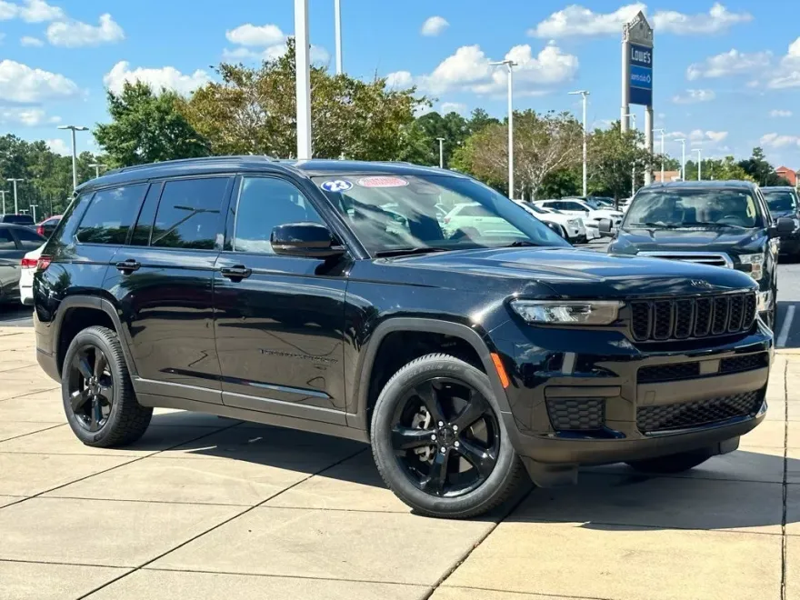 2023 Jeep Grand Cherokee Altitude photo 1
