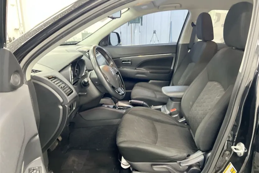 2022 Mitsubishi Outlander Sport LE photo 1