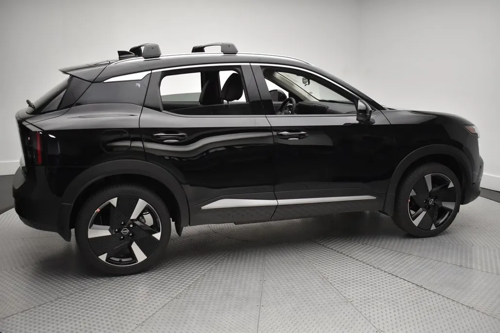 2026 Nissan Kicks SR photo 1