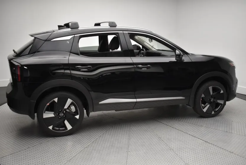 2026 Nissan Kicks SR photo 1
