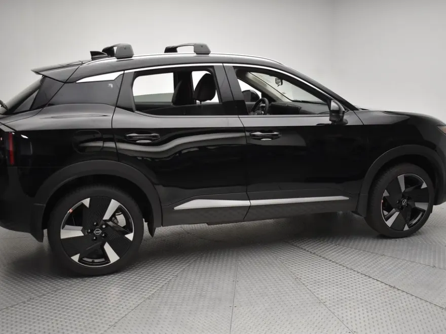 2026 Nissan Kicks SR photo 1