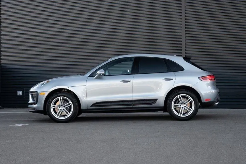 2025 Porsche Macan T photo 1