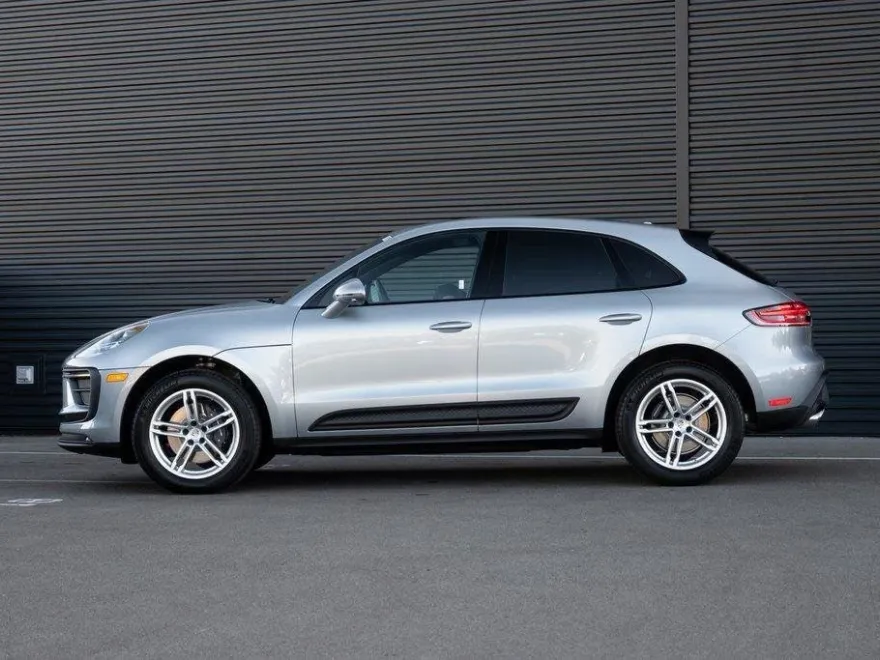 2025 Porsche Macan T photo 1