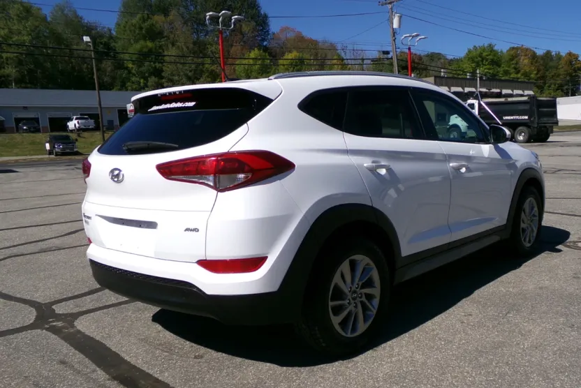 2017 Hyundai Tucson SE photo 1