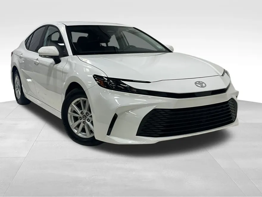 2025 Toyota Camry LE photo 1