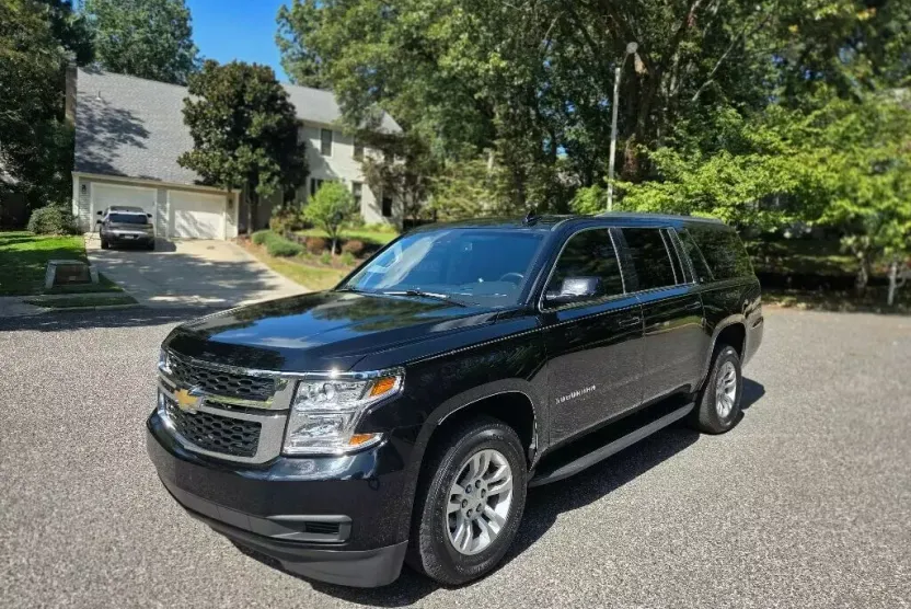 2018 Chevrolet Suburban 1500 LT photo 1