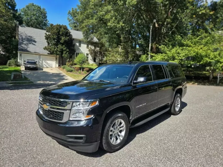 2018 Chevrolet Suburban 1500 LT photo 1