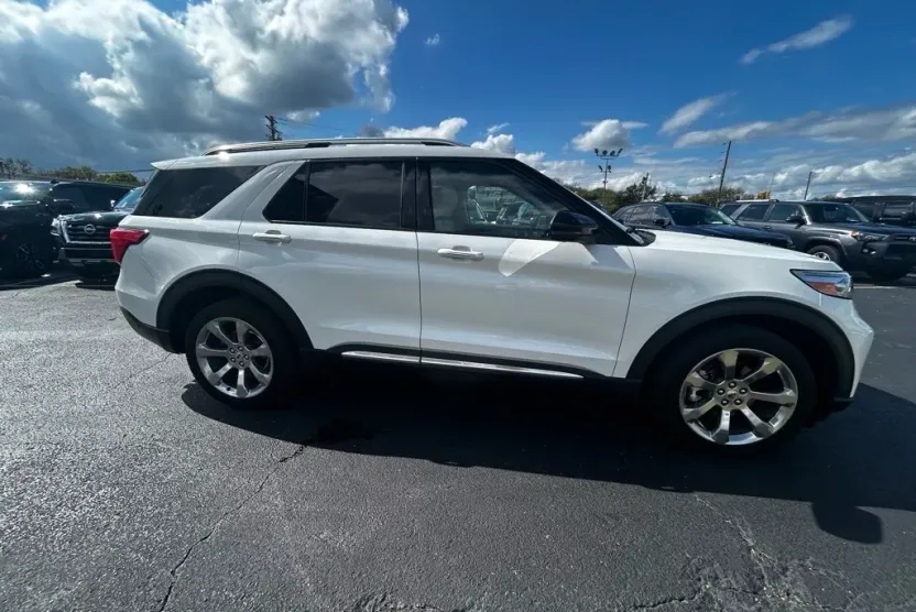 2020 Ford Explorer Platinum photo 1