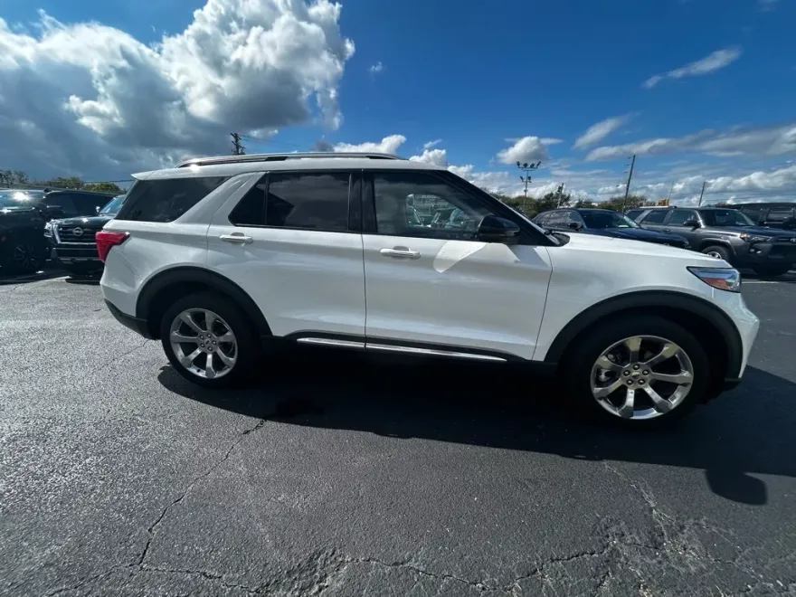 2020 Ford Explorer Platinum photo 1