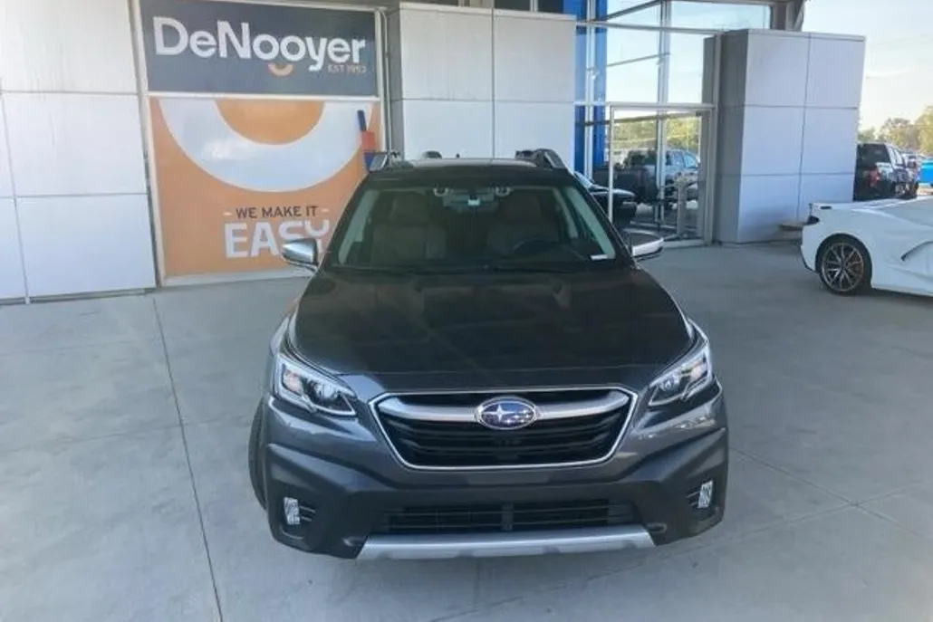 2022 Subaru Outback Touring XT photo 1