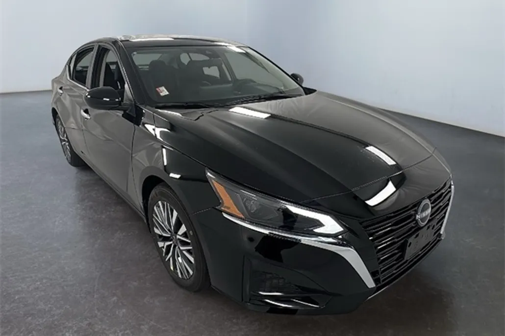 2025 Nissan Altima SV photo 1