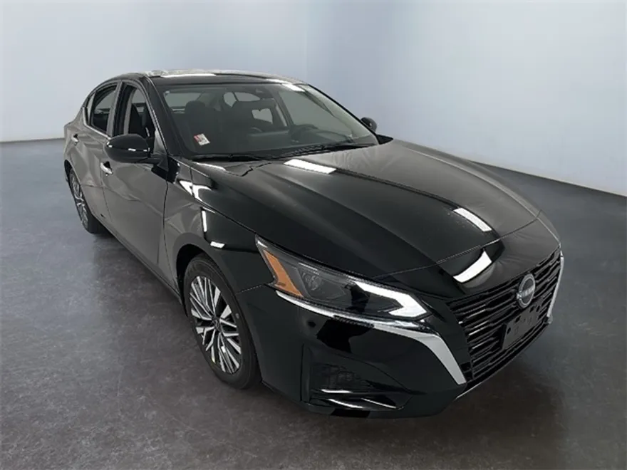 2025 Nissan Altima SV photo 1