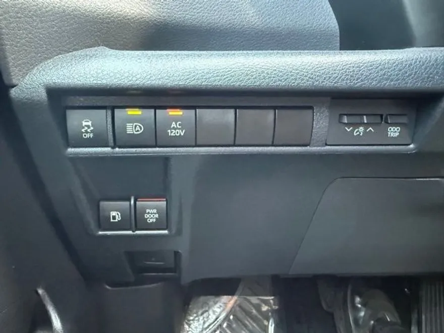 2022 Toyota Sienna XSE photo 39