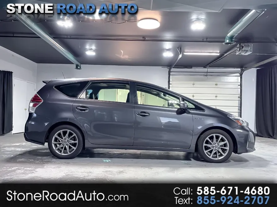2017 Toyota Prius V Three photo 1