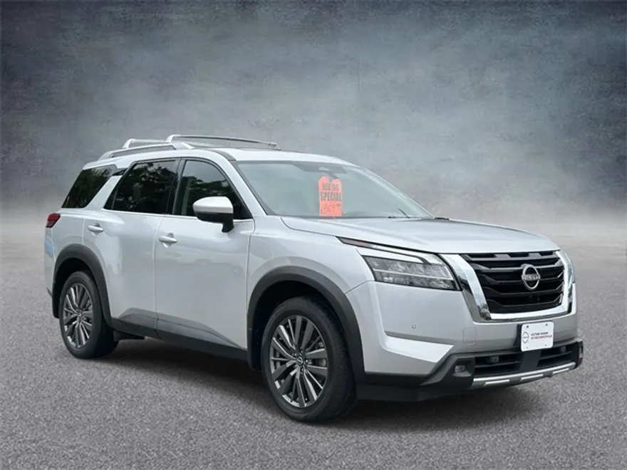 2022 Nissan Pathfinder SL photo 1