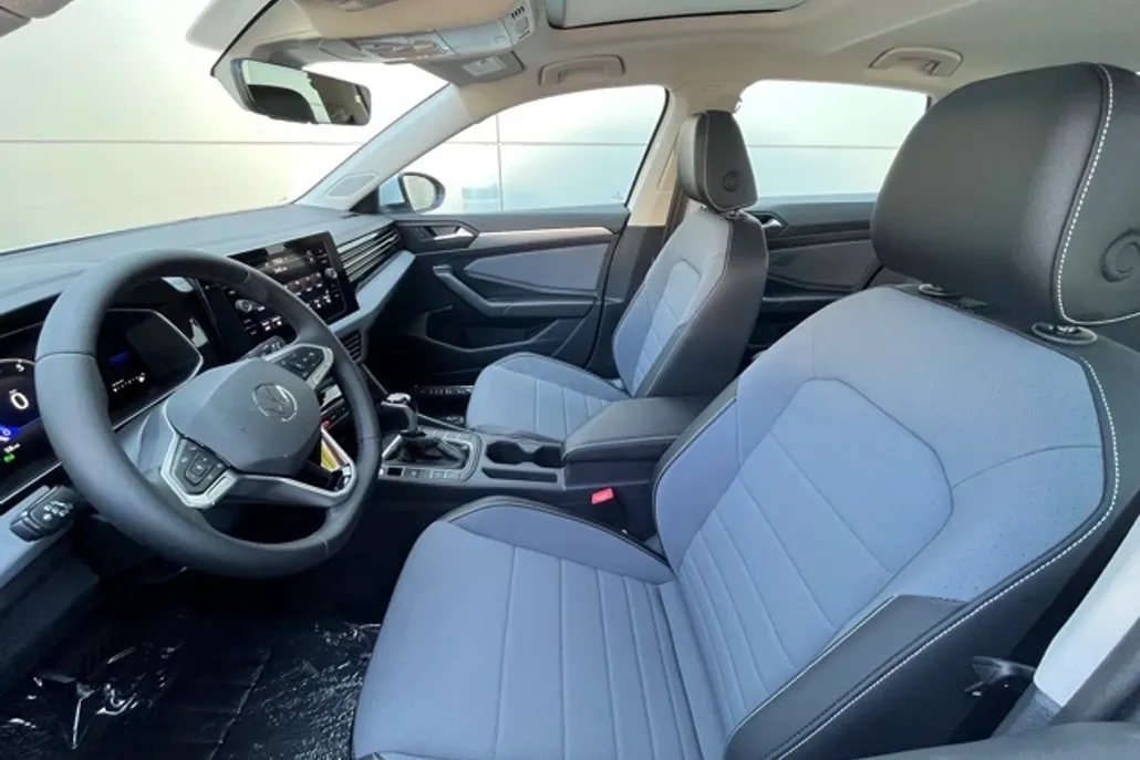 2025 Volkswagen Jetta 1.5T SE photo 1