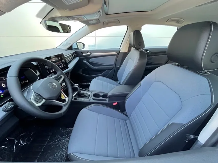 2025 Volkswagen Jetta 1.5T SE photo 1