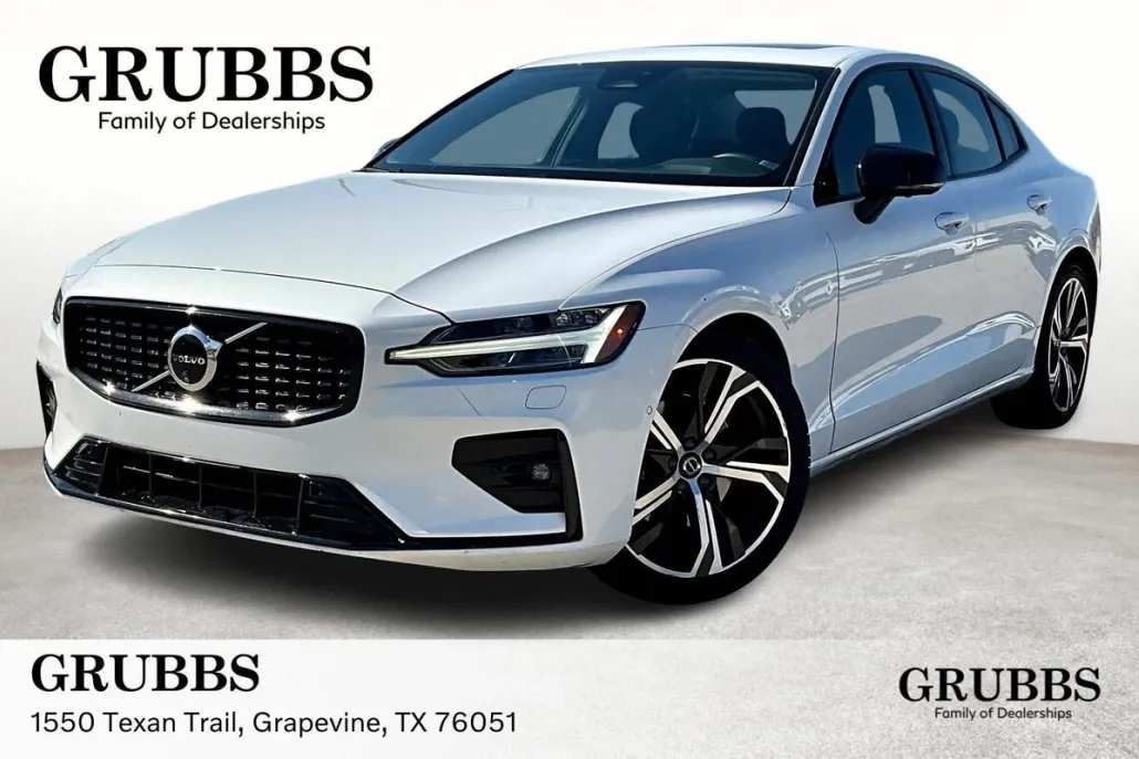 2024 Volvo S60 Plus photo 1