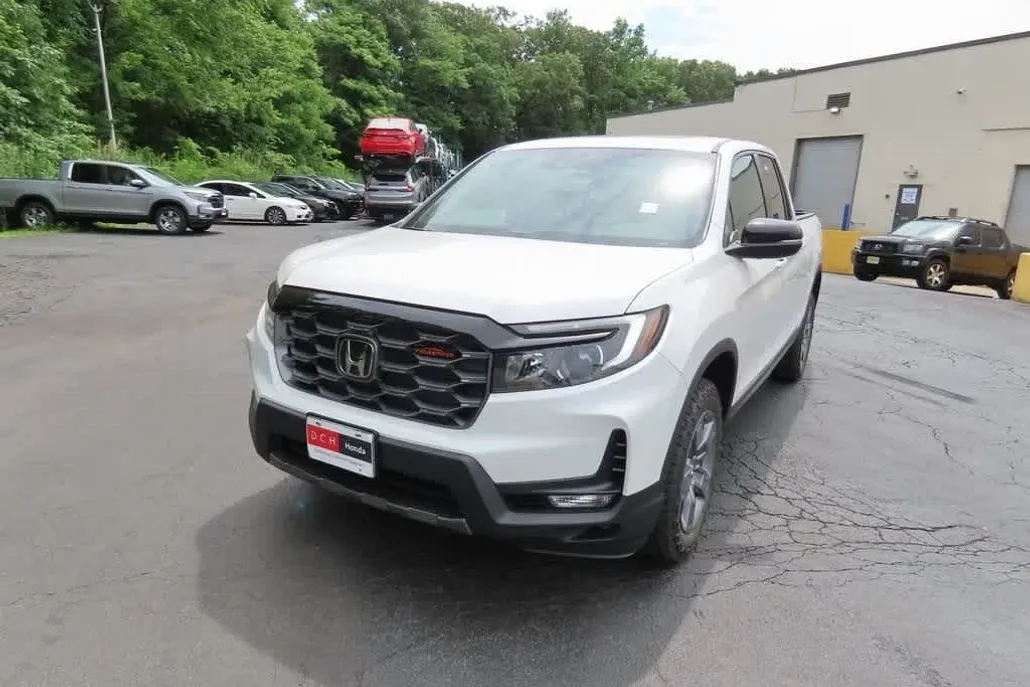 2025 Honda Ridgeline TrailSport photo 1