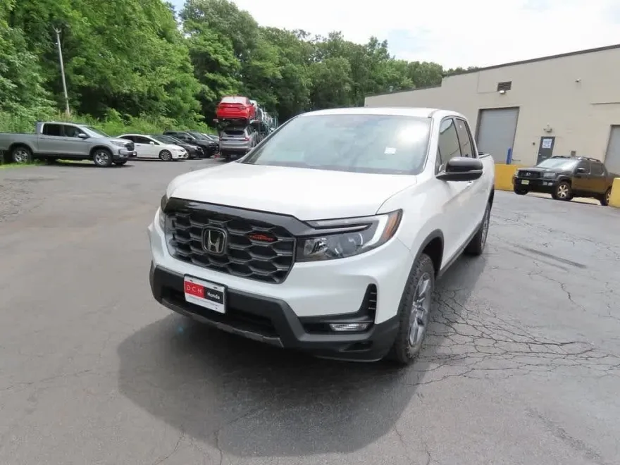 2025 Honda Ridgeline TrailSport photo 1