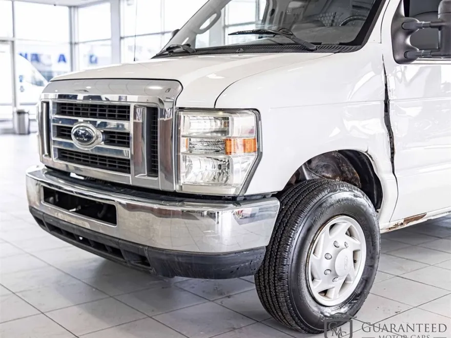 2008 Ford E-350 photo 1