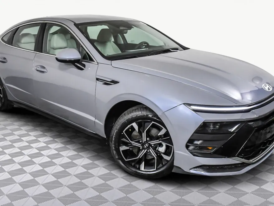 2025 Hyundai Sonata SEL photo 1