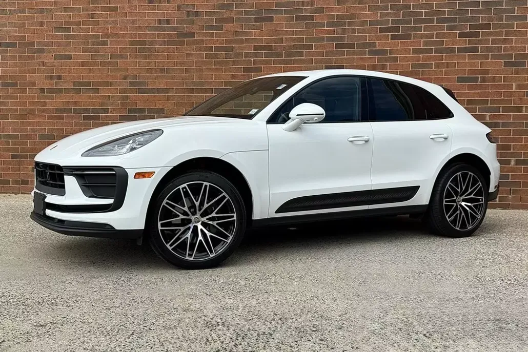 2024 Porsche Macan T photo 1