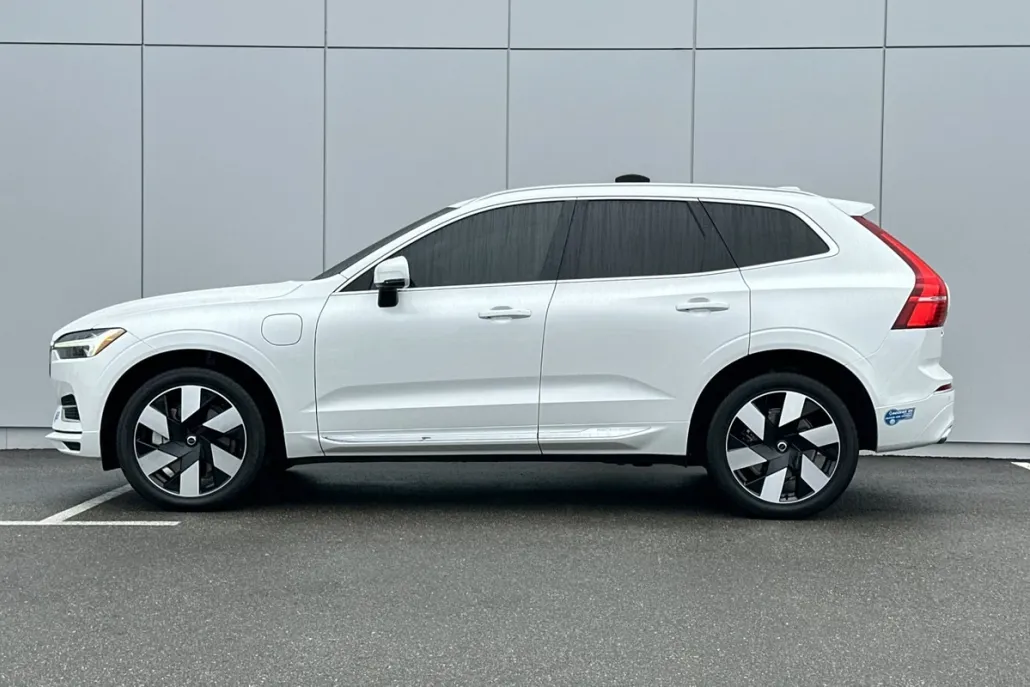 2021 Volvo XC60 Recharge Hybrid T8 Inscription Expression photo 1
