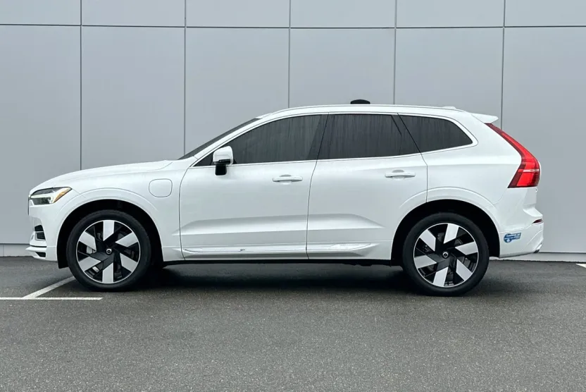2021 Volvo XC60 Recharge Hybrid T8 Inscription Expression photo 1