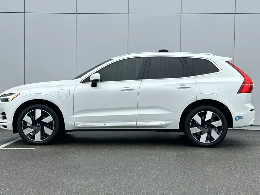 2021 Volvo XC60 Recharge Hybrid T8 Inscription Expression photo 1