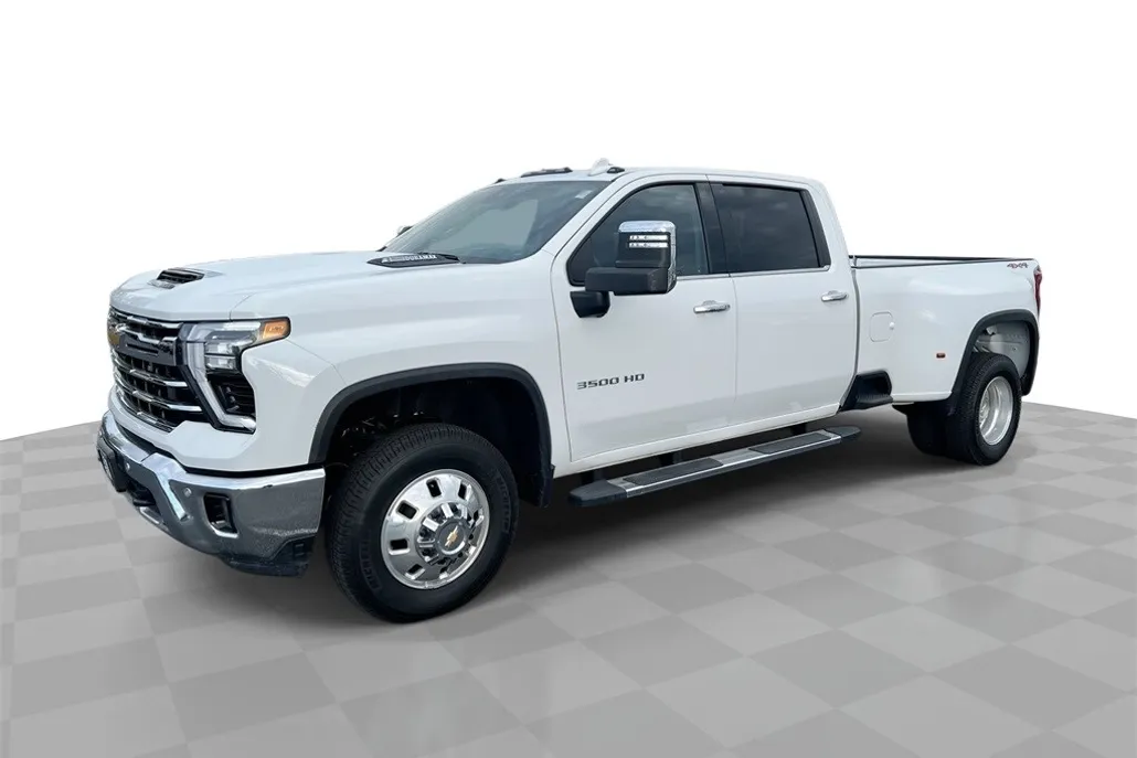 2025 Chevrolet Silverado 3500HD LTZ photo 1