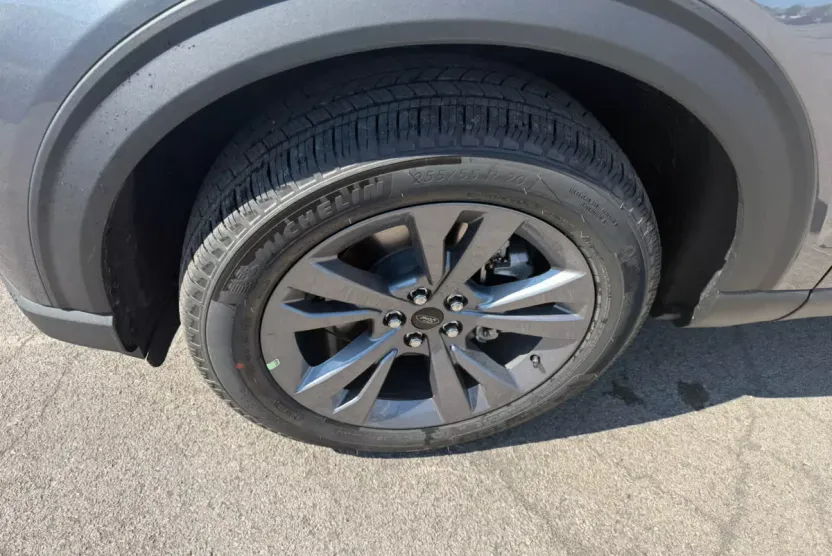 2025 Ford Explorer photo 1