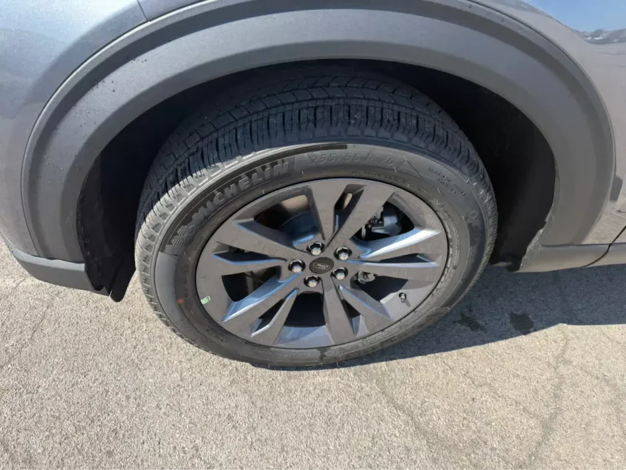 2025 Ford Explorer photo 1