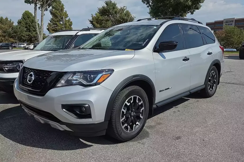 2020 Nissan Pathfinder SV photo 1