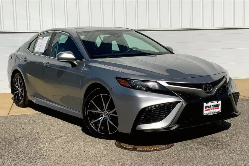 2023 Toyota Camry SE photo 1