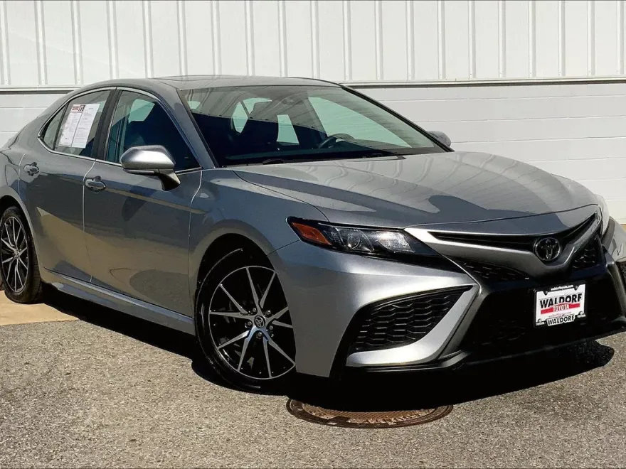 2023 Toyota Camry SE photo 1