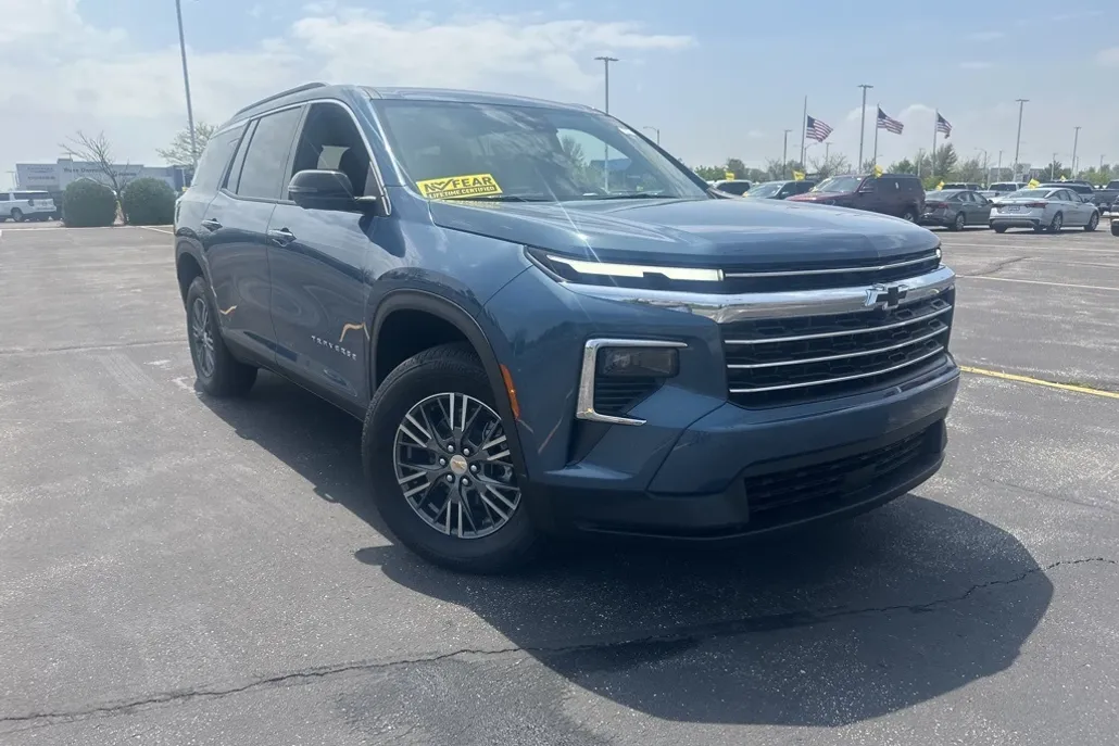 2025 Chevrolet Traverse 2LT photo 1