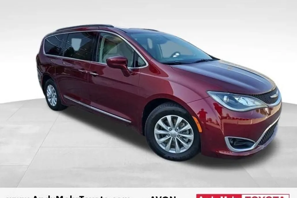 2017 Chrysler Pacifica Touring L photo 1