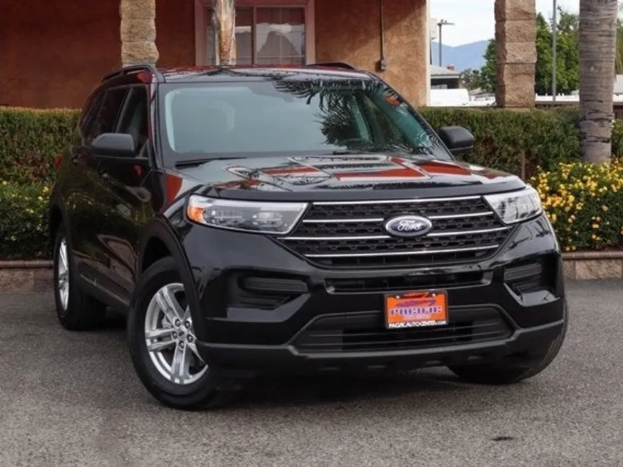 2023 Ford Explorer XLT photo 2