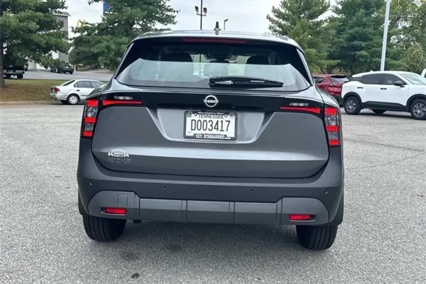 2025 Nissan Kicks S photo 1