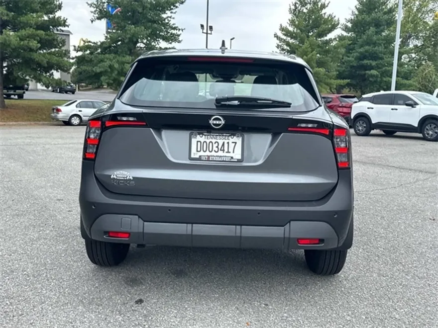 2025 Nissan Kicks S photo 1