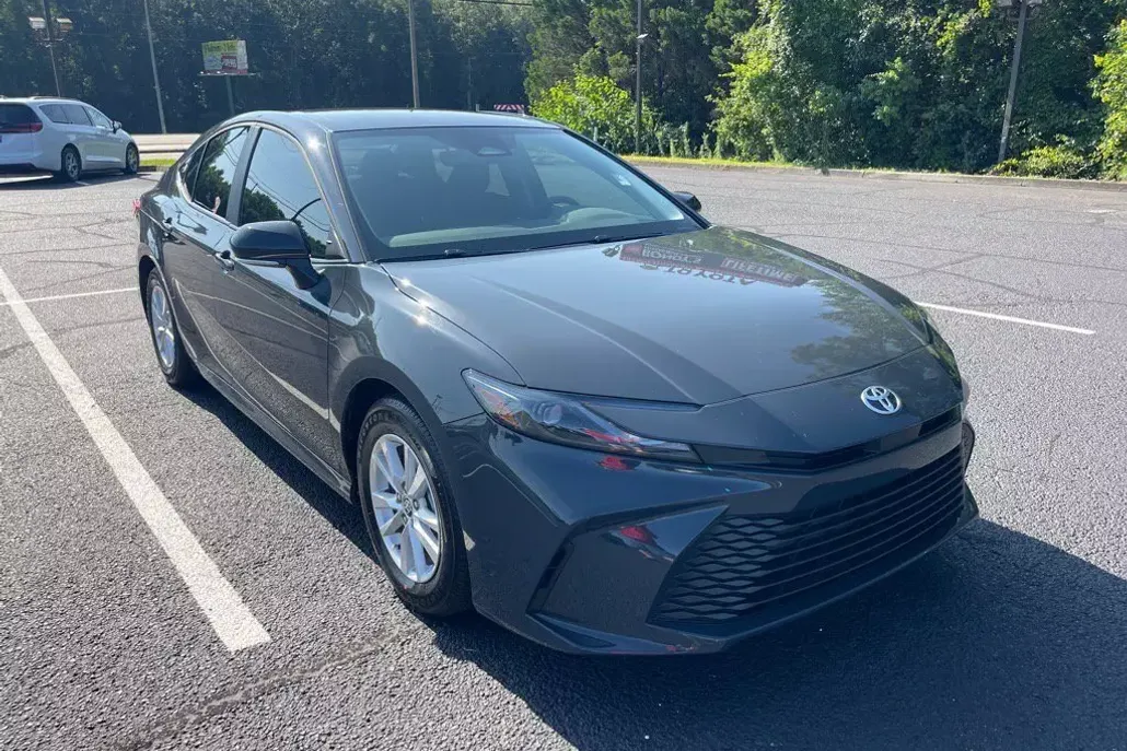 2025 Toyota Camry LE photo 1