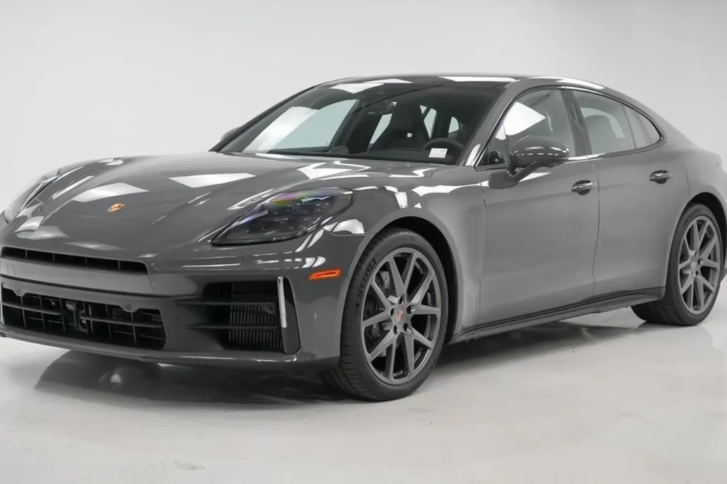 2025 Porsche Panamera 4 photo 1