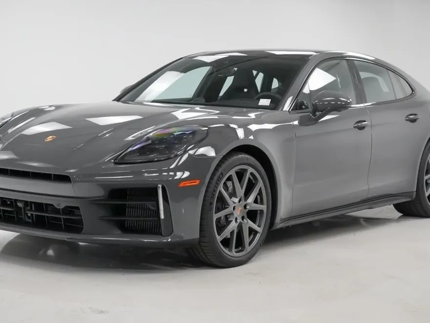 2025 Porsche Panamera 4 photo 1