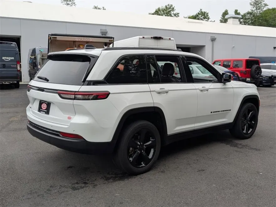 2023 Jeep Grand Cherokee Altitude photo 1