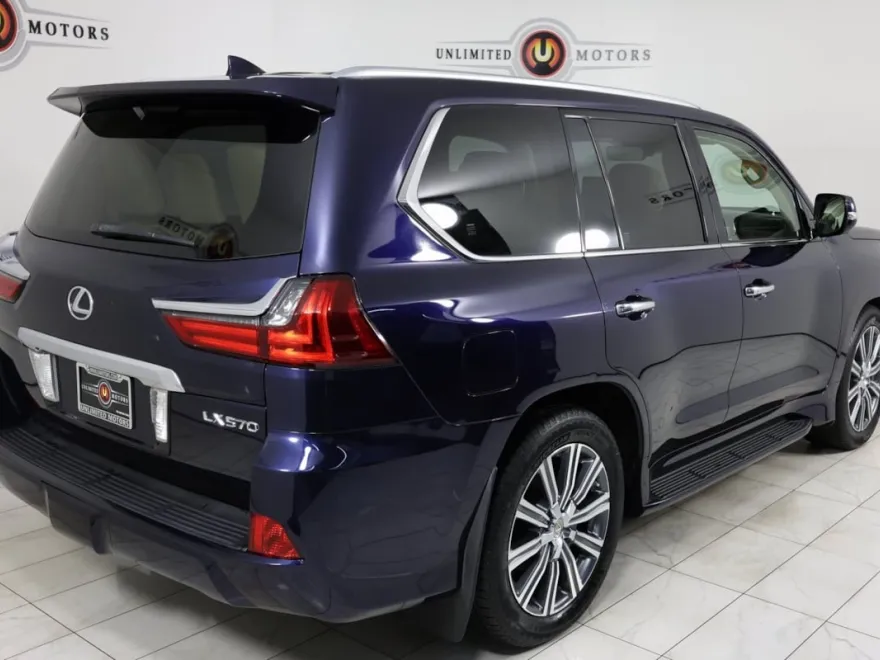 2017 Lexus LX 570 photo 2