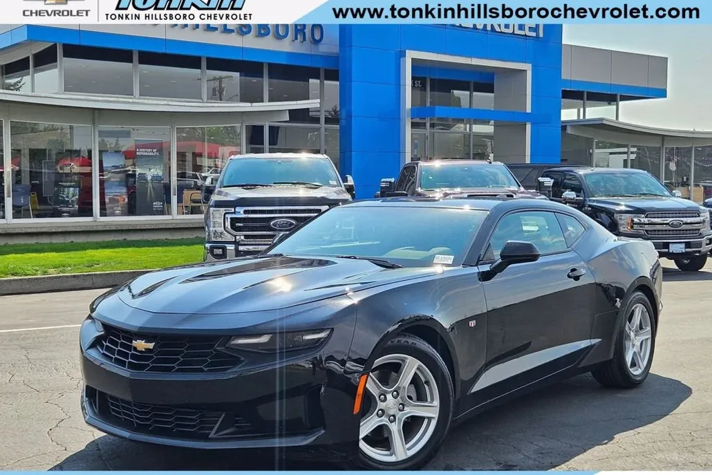 2023 Chevrolet Camaro 1LT photo 1