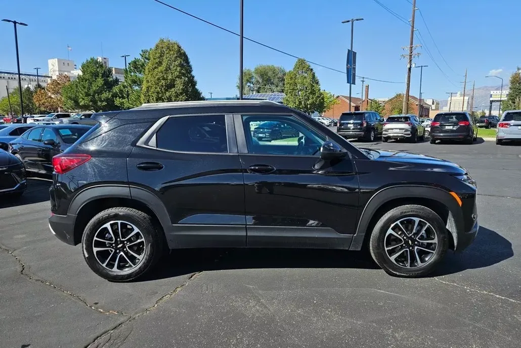 2024 Chevrolet Trailblazer LT photo 1
